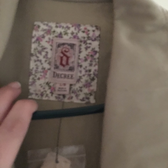 Decree ruffle bottom trench coat - Picture 2 of 3